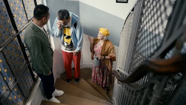 Mă mut la mama